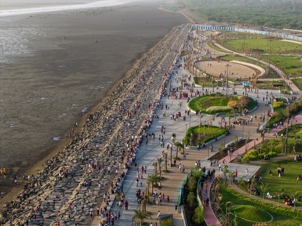 傍晚的海滨步道 / the promenade in the evening
