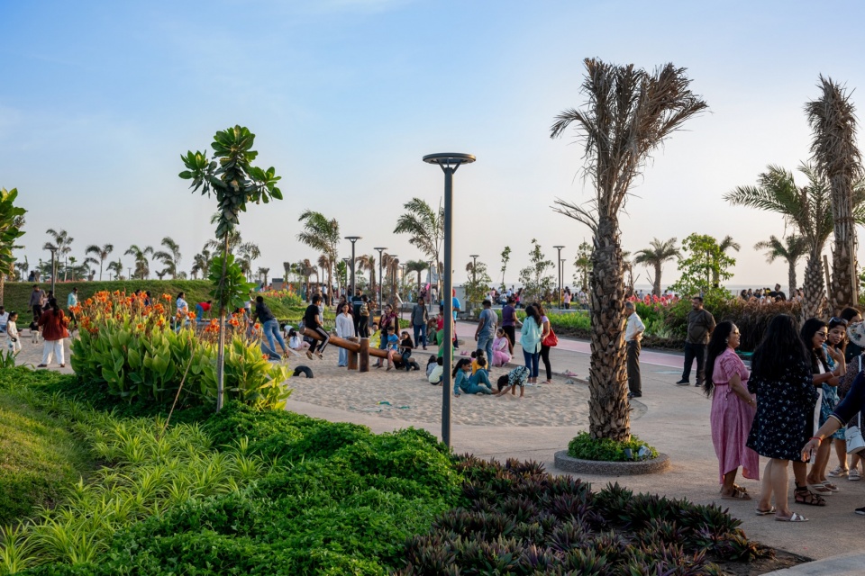 入口广场 / the entrance plaza