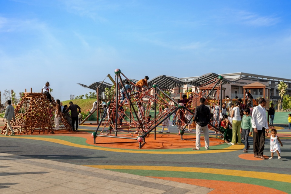 攀爬游乐设施 / climbing play structures