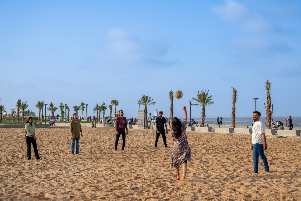 沙滩活动 / activities on the beach