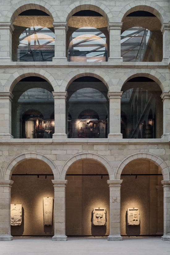 回廊层次与常设展陈,Cloister levels and permanent displays