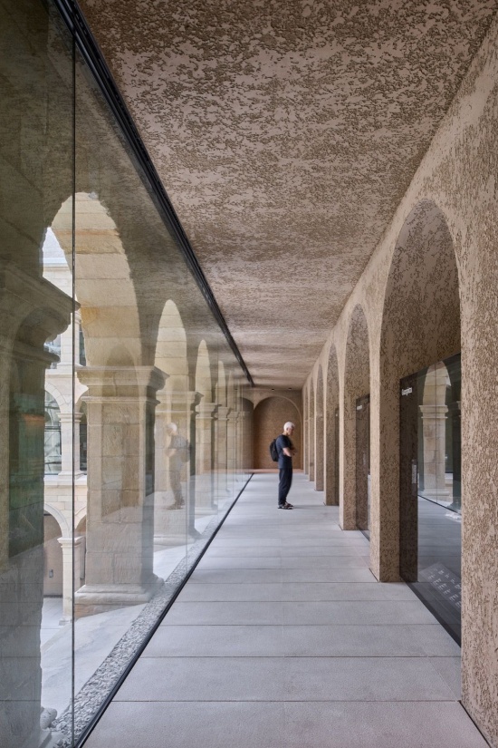 玻璃围护与回廊,Glazing and cloister gallery