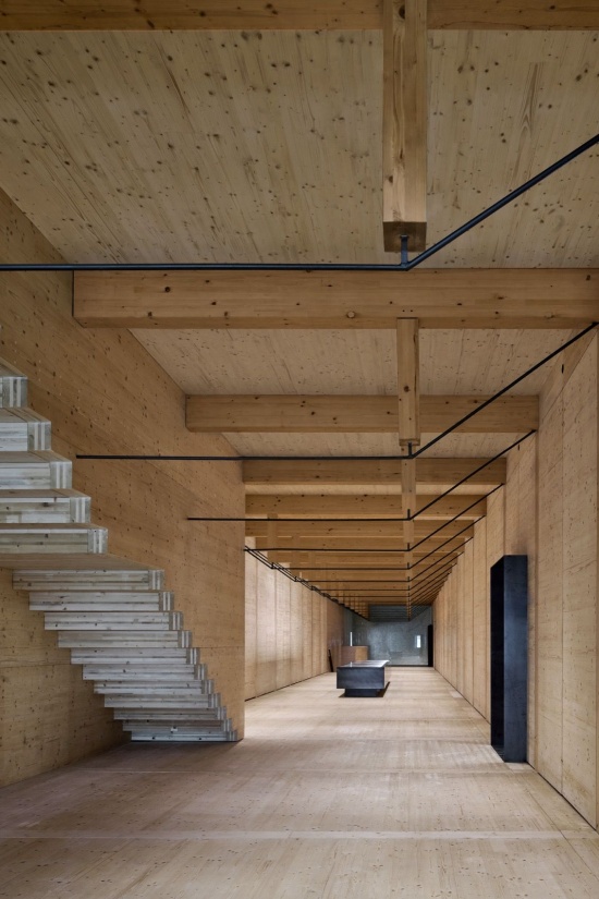 木梁下的连续空间,Continuous space beneath timber beams