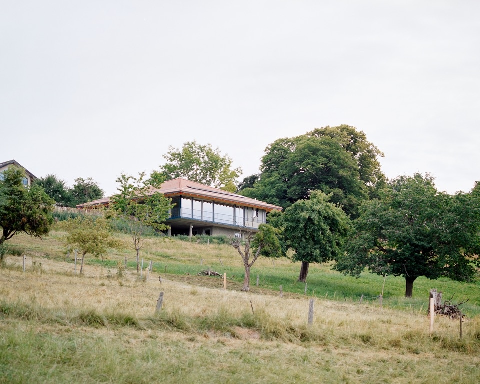 村庄边缘的礼堂 / The hall on the edge of the village