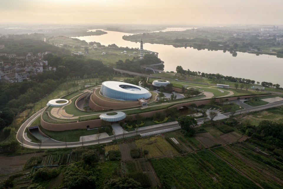 博物馆与遗址公园整体鸟瞰 / Aerial view of the museum and the heritage park