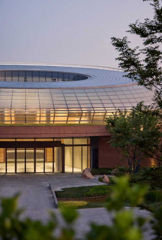 博物馆主入口鸟瞰 / Aerial view of the museum main entrance