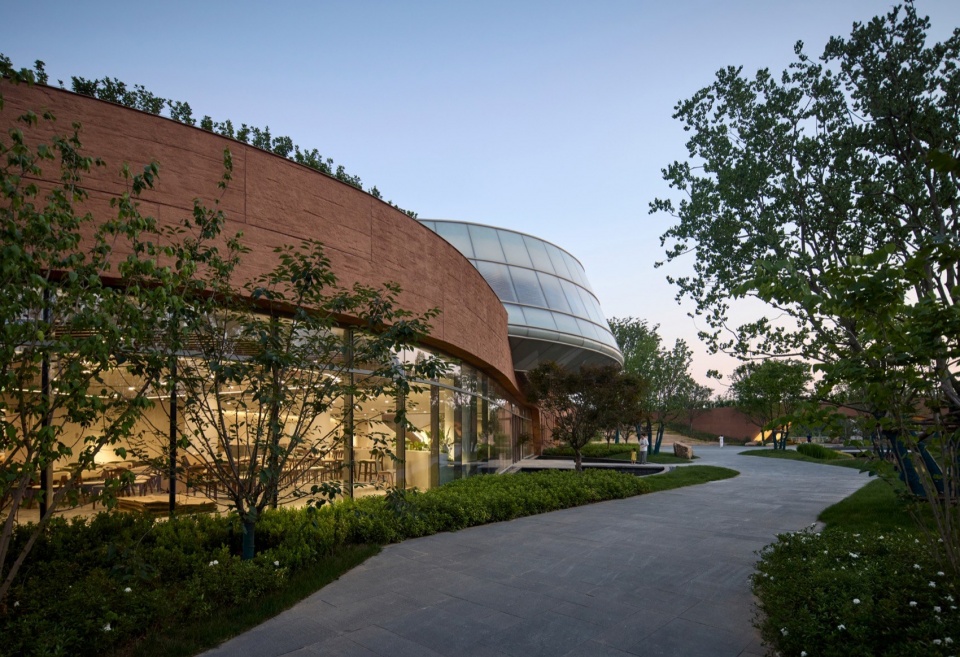 游客服务中心外观 / Exterior view of the visitor service center