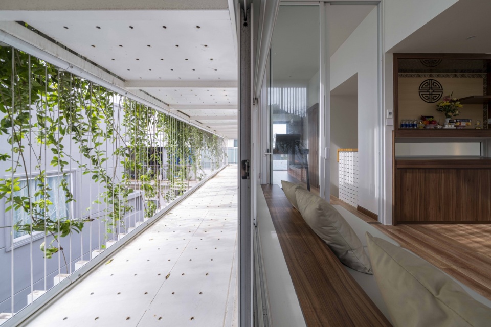面向绿植的开放边界 / An open edge facing the greenery