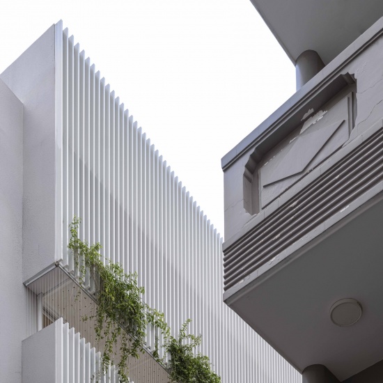 住宅与相邻建筑 / The house and its neighbour