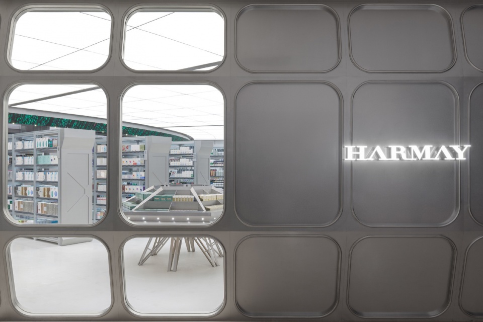 舷窗式立面 / Porthole Facade