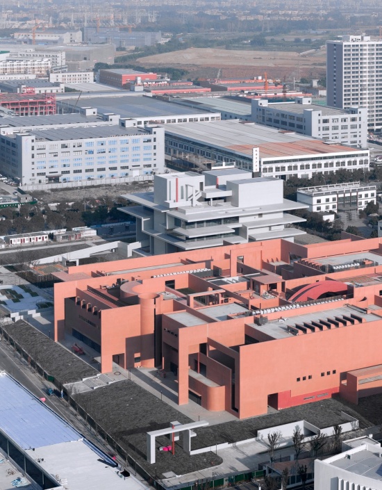 东南角鸟瞰 / Aerial view of the southeast corner