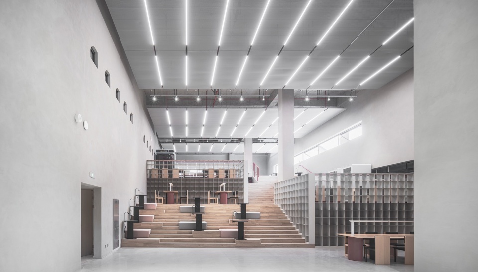 图书馆二层阅览空间 / Reading room on the library's second floor