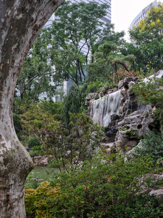 重新流动的西园山水瀑布,The West Garden Waterfall, Flowing Once Again