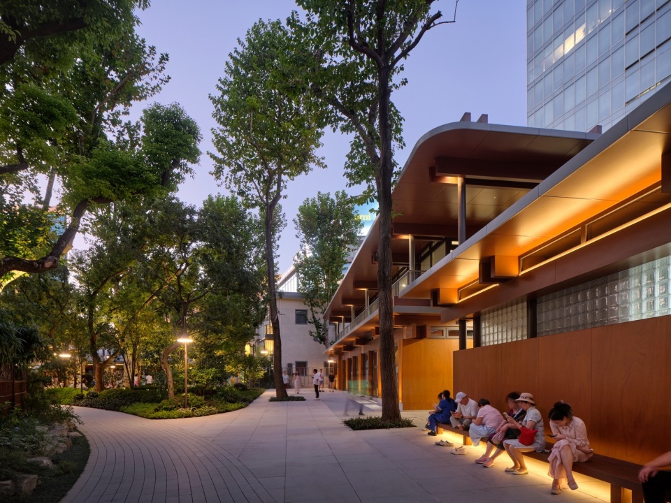 游客服务中心檐下休憩空间,Rest Area beneath the Eaves of the Visitor Centre