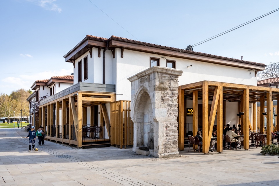 建筑与周边街道 / Buildings and surrounding streets