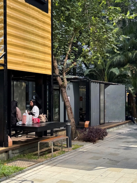 展亭使用 – 午餐与歇息 1 / the pavilion in use – lunch break and rest 1
