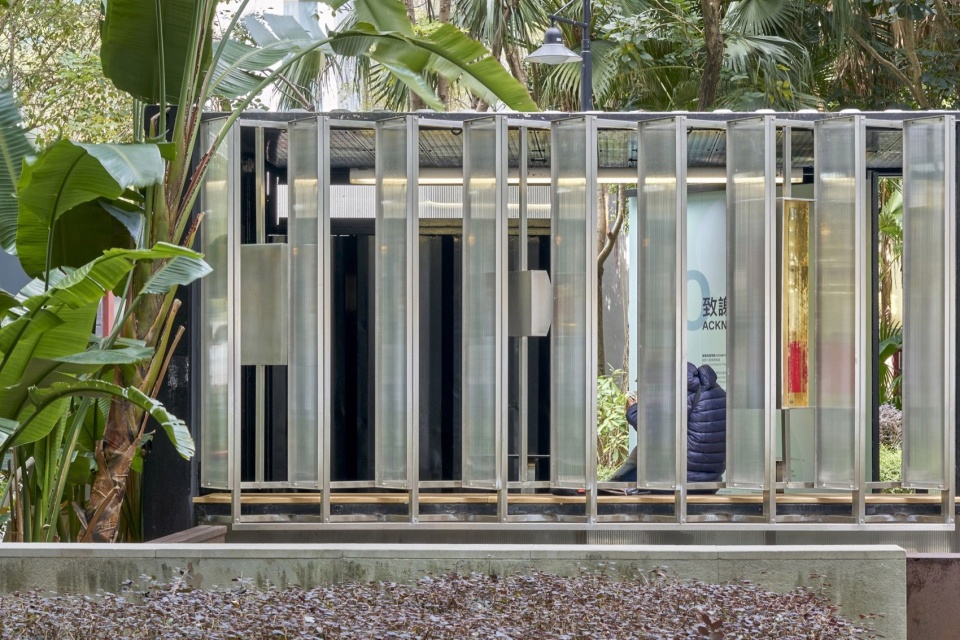 通透的立面 / the translucent facade