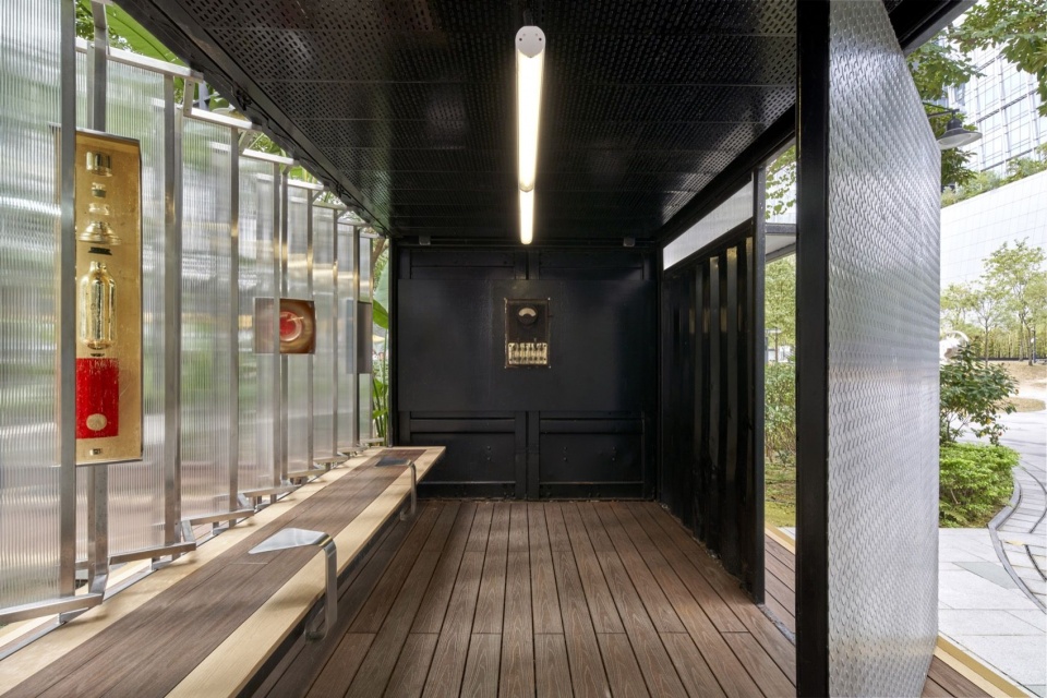 展亭内的休憩长廊 / the resting corridor inside the pavilion