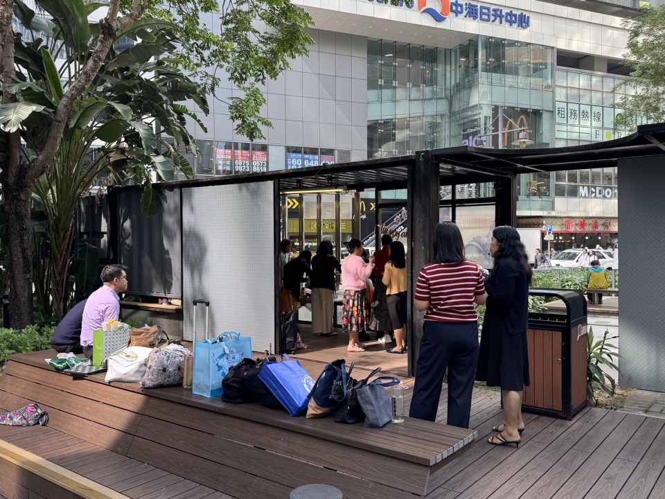 展亭使用 – 周末聚会 / the pavilion in use – weekend gathering