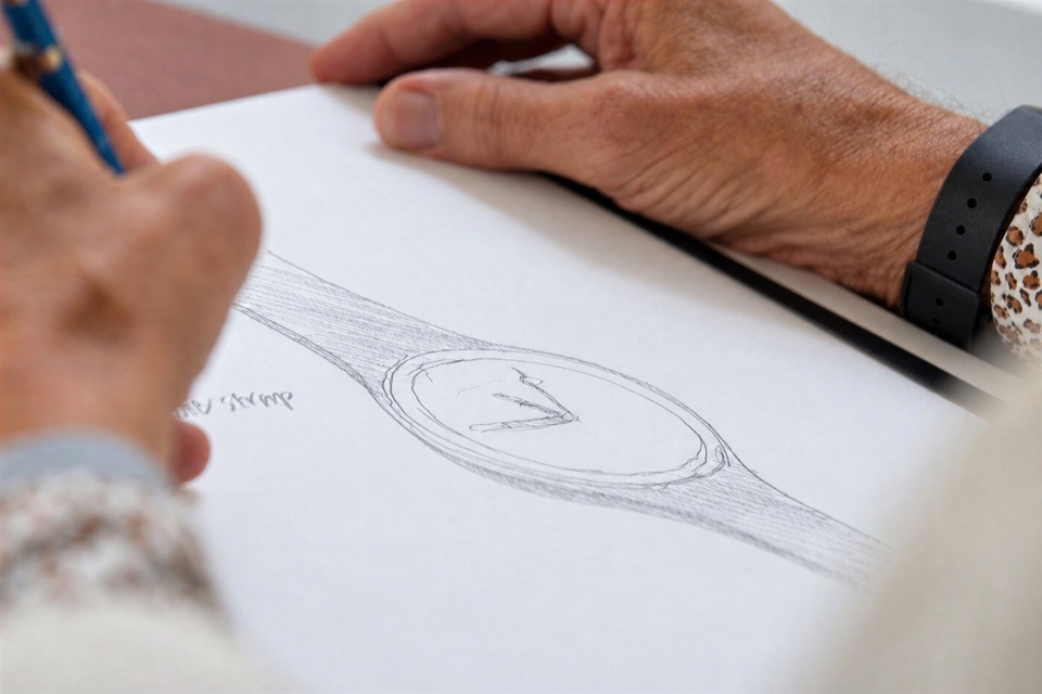 从草图推敲腕表设计 / Refining the watch through sketches