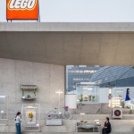 LEGO Bloom展览：38万朵积木花汇成巨浪，上海 / Our LEGO Agency