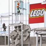 LEGO Bloom展览：38万朵积木花汇成巨浪，上海 / Our LEGO Agency