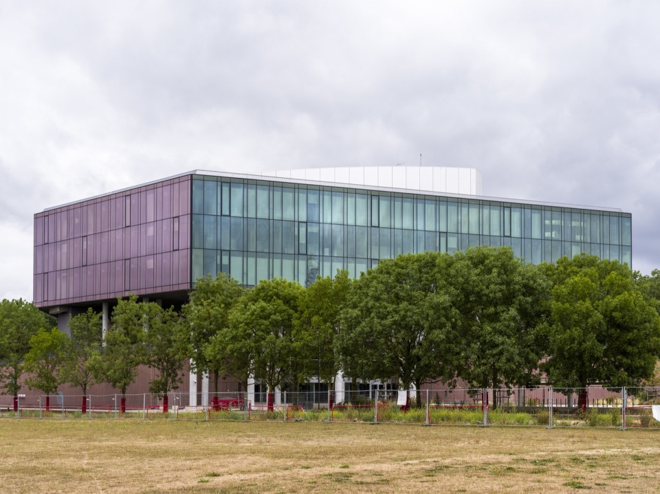 建筑全景 / Overall view of the building