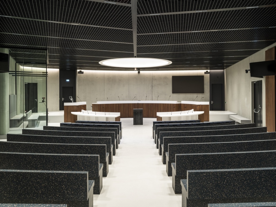 法庭座席 / Courtroom seating