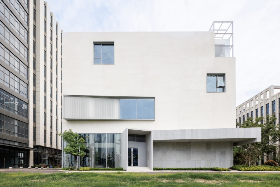 建筑主立面 / Main Elevation