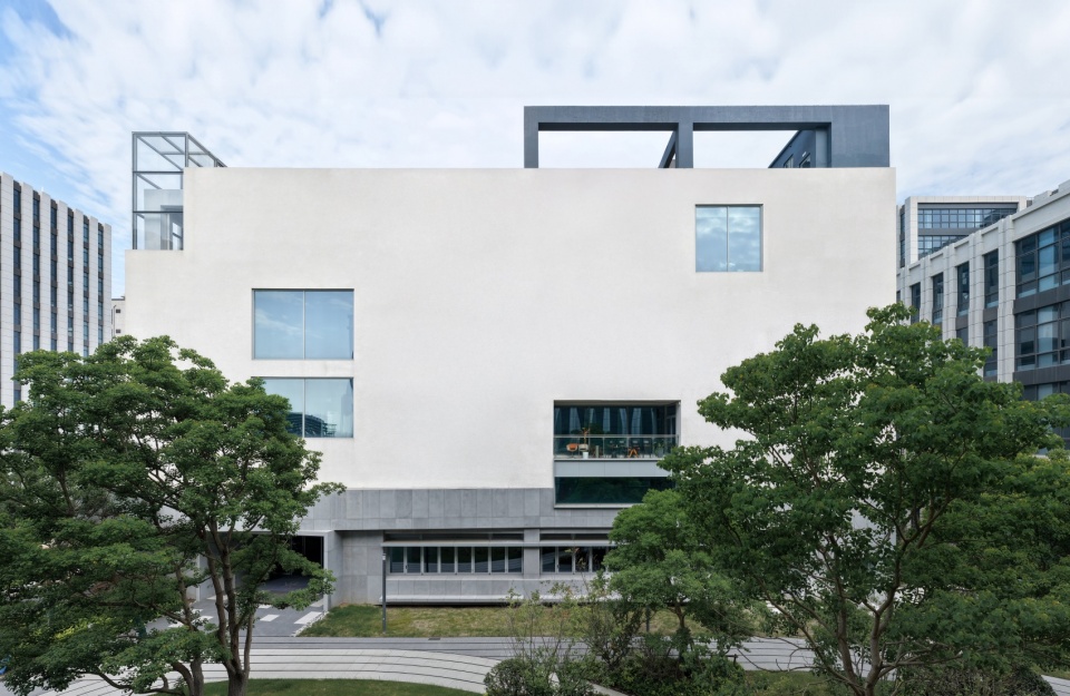 东立面 / East Elevation