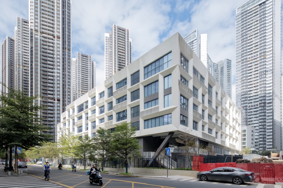 教学楼的非对称立面 / the asymmetric facade