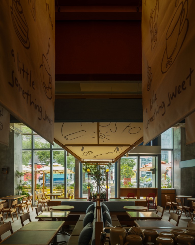 空间中轴 / Central axis of the dining space