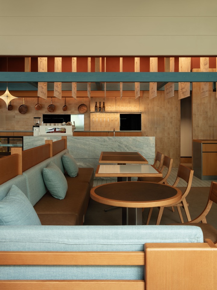 卡座就餐区 / Booth seating