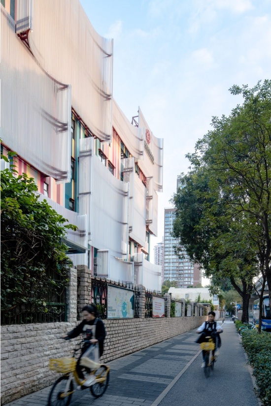 沿街立面与骑行道 / street façade and cycling path