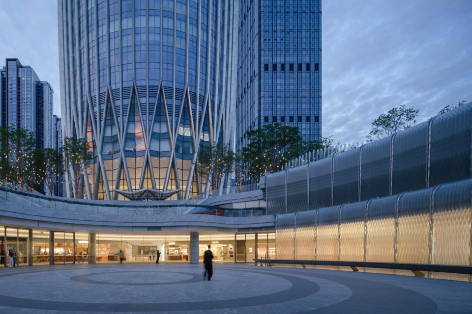 黄昏时分的建筑外观