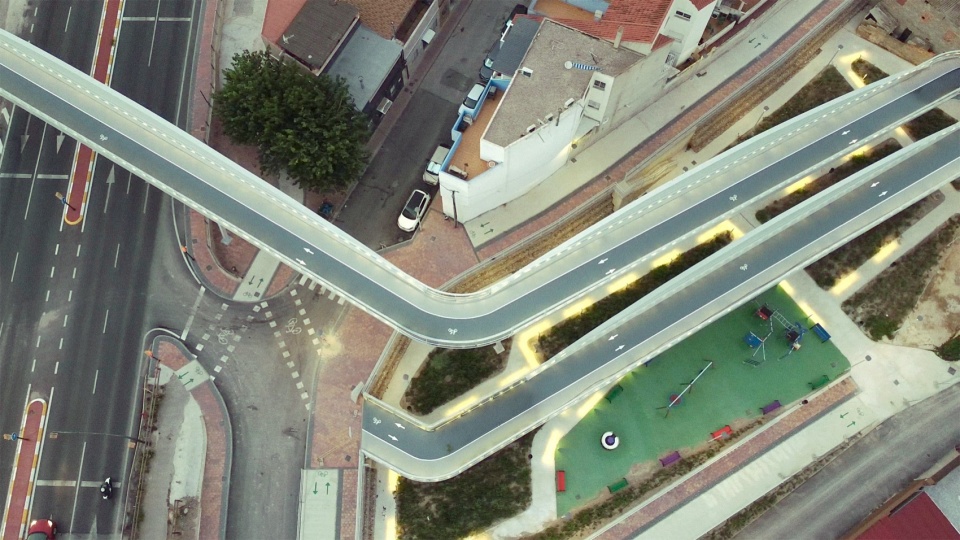 折返坡道与场地俯视 / Top view of the switchback ramp and the site