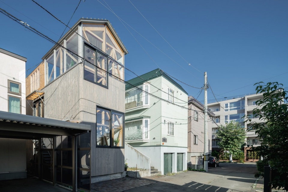 从街道看西日长屋 / the house seen from the street