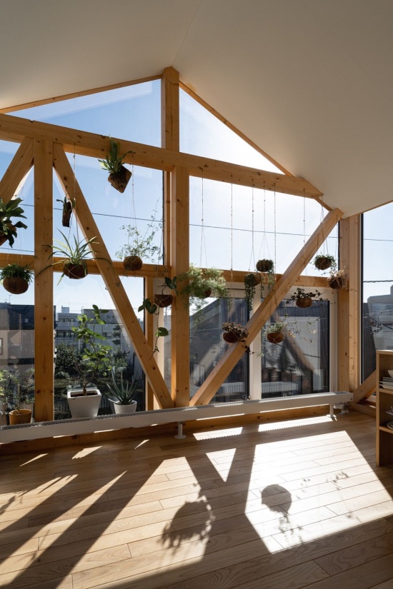 斜撑墙面光影 / light on the braced wall