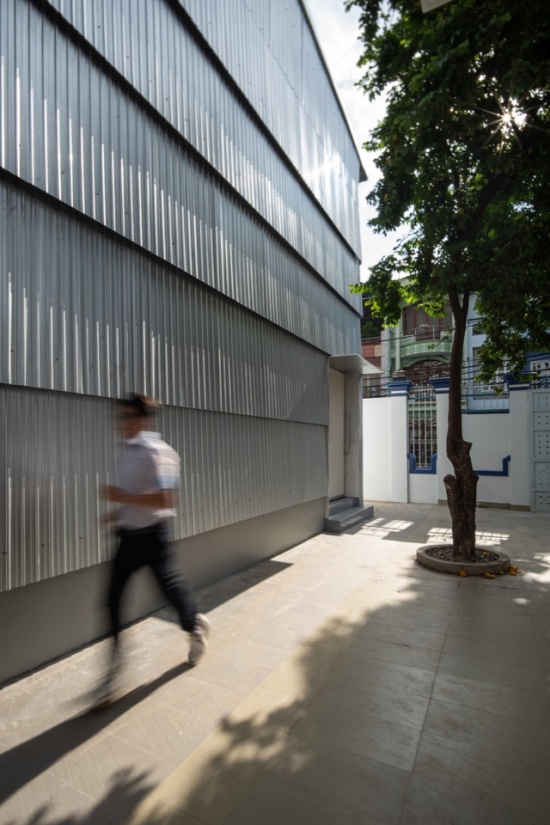 沿街立面 / Street-facing facade