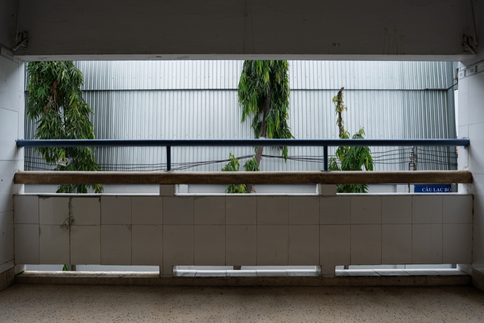 面向街道的开口 / Opening towards the street