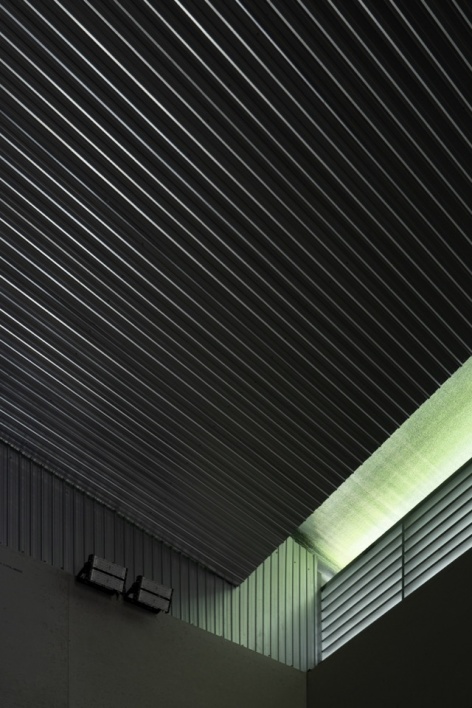屋顶与高侧窗 / Roof and clerestory