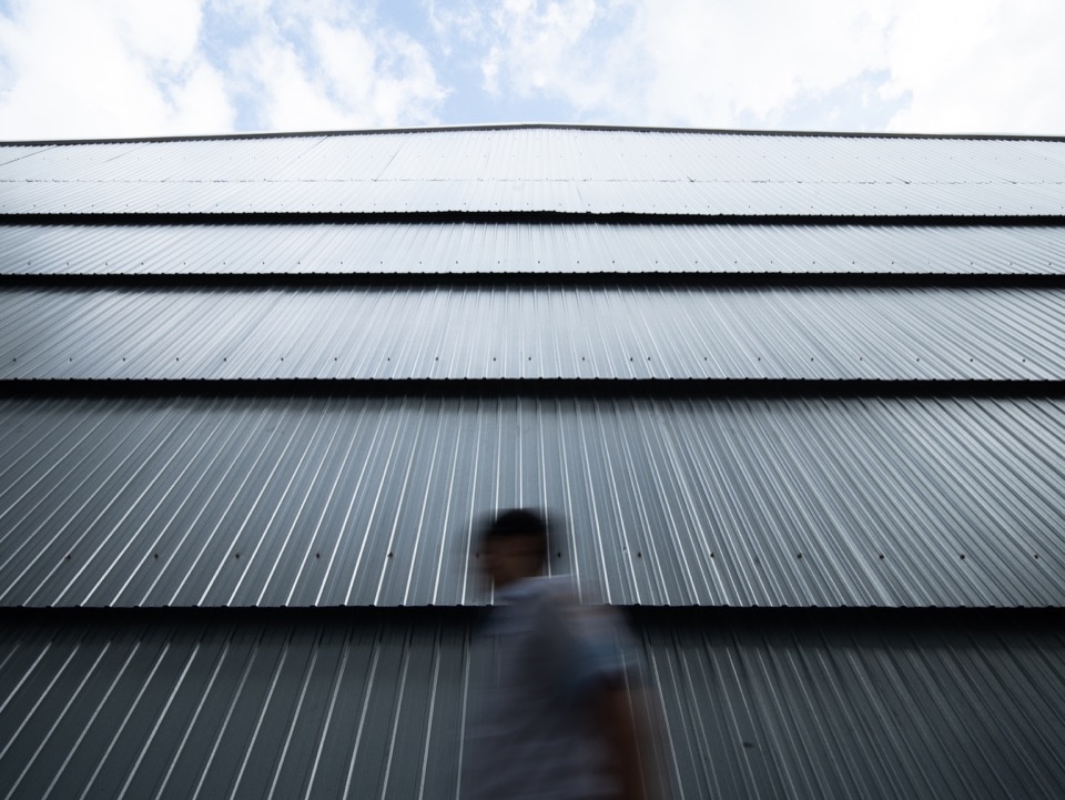 波纹金属表皮 / Corrugated metal envelope