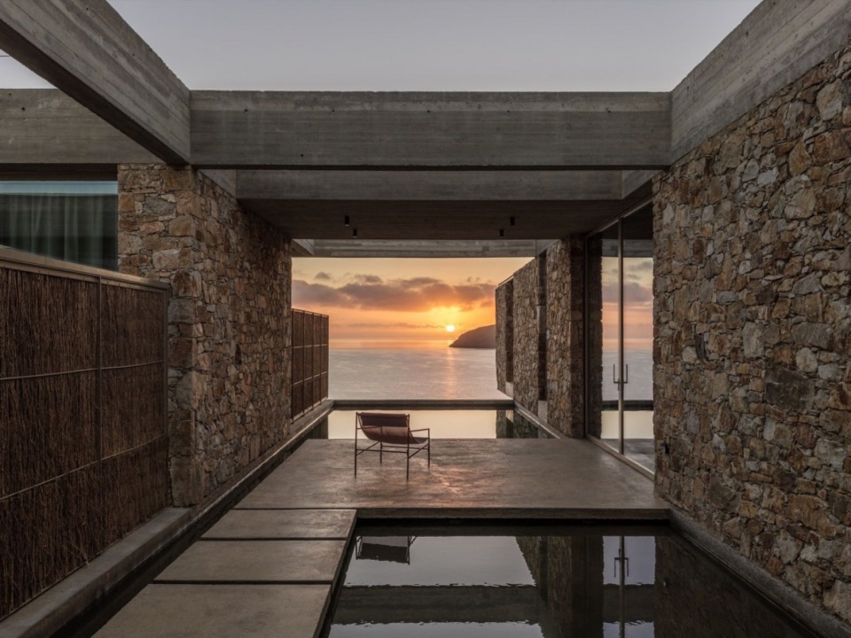 暮色中的庭院 / Courtyard at dusk