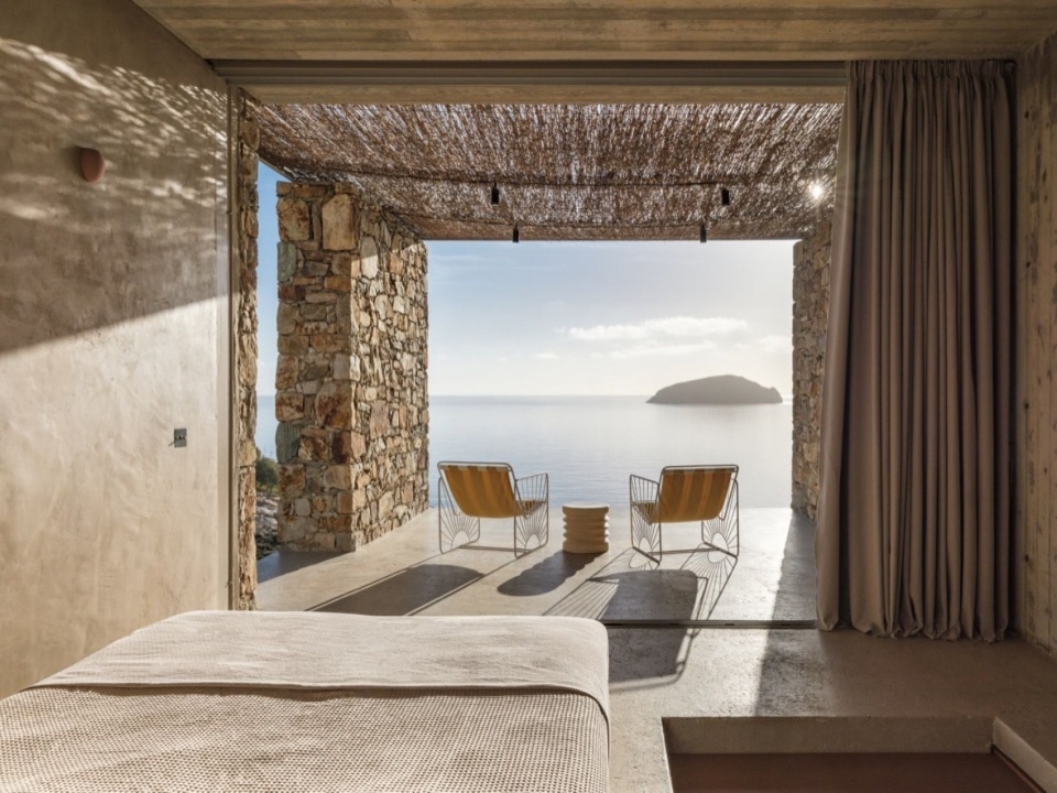 卧室与遮荫露台相连 / Bedroom connected to the shaded terrace