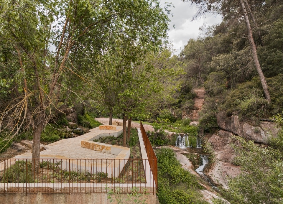 林间的泉水平台 / The spring terrace in the forest
