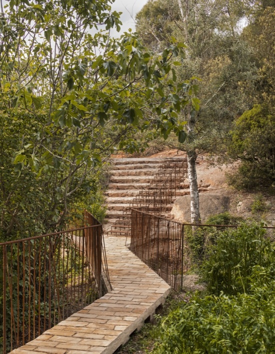 通往泉区的入口 / Access to the springs