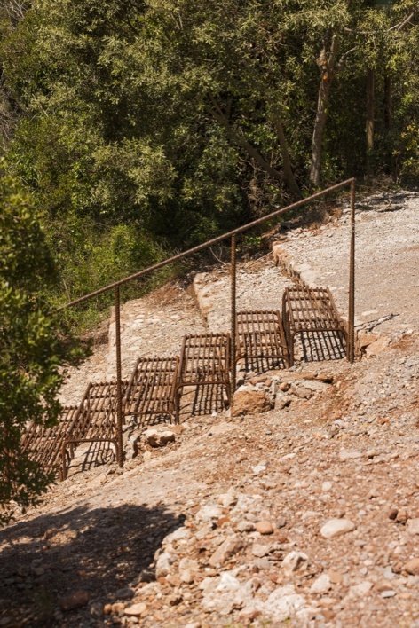 入口阶梯与钢筋细部 / Access stairs and rebar details