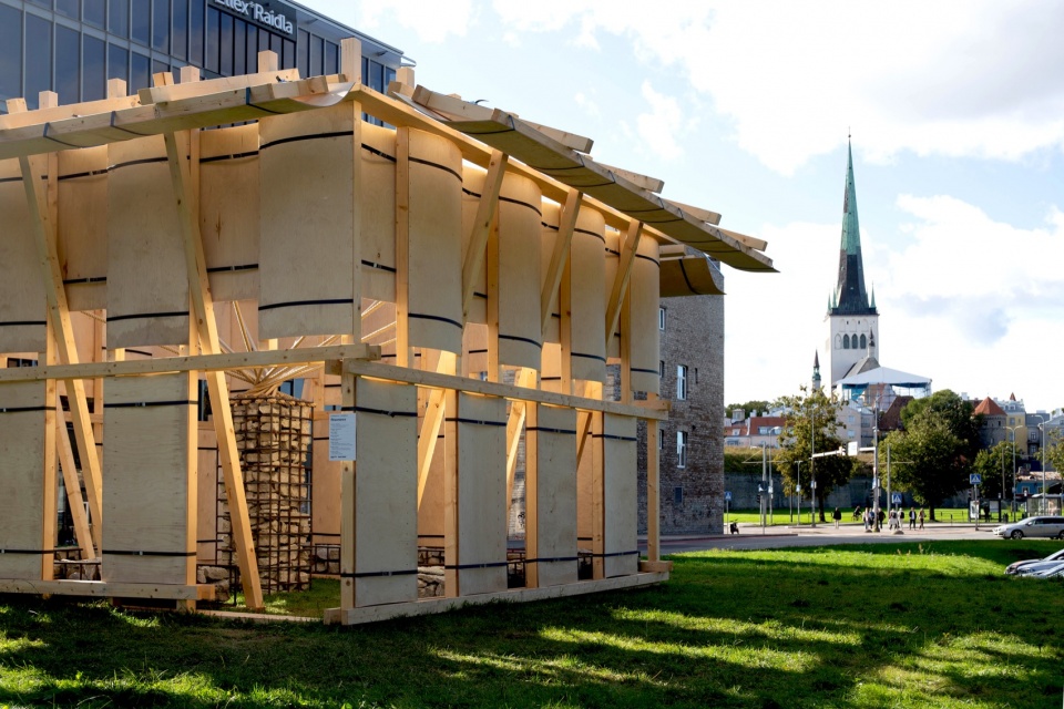 阳光下的展亭外观 / Exterior of the pavilion in sunlight