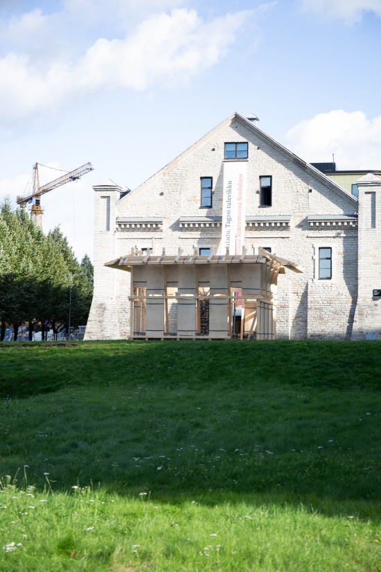 展亭与周边建筑 / The pavilion and its architectural surroundings