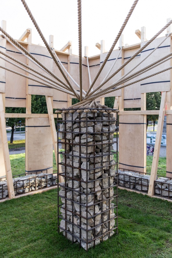 中央石灰石石笼 / Central limestone gabion